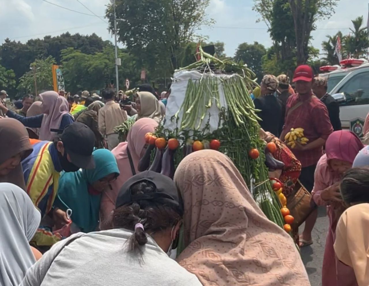 Tradisi Grebeg Gunungan Warnai Puncak Hari Jadi Lumajang ke-770