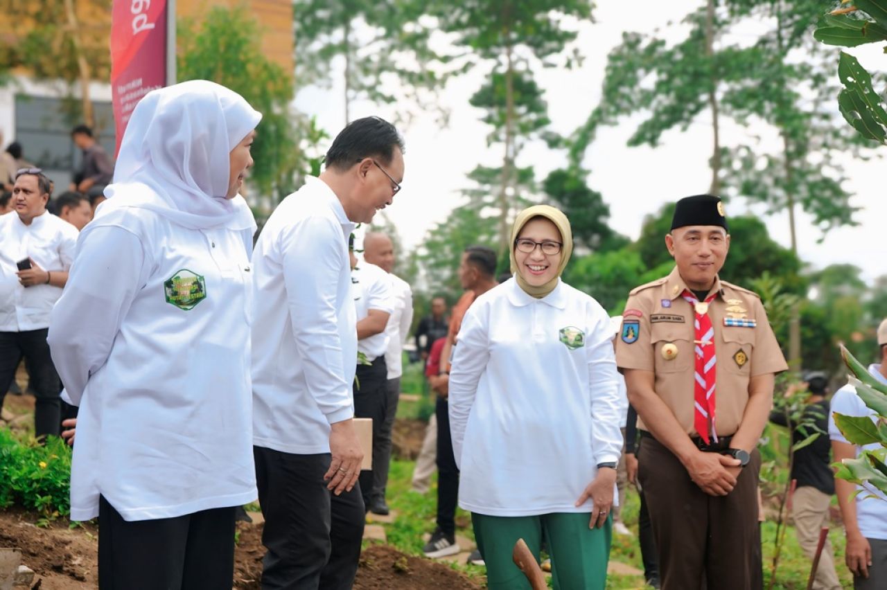 Gubernur Khofifah Tinjau Rekonstruksi Jembatan Curah Maling–Curah Kebo di Lumajang