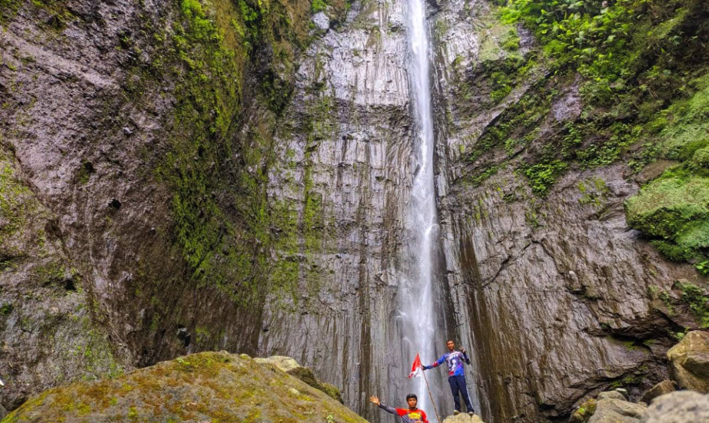 Wisata Air Terjun coban Wilis yang sering dikunjungi banyak wisatawan untuk mulai dari wisata alam, rekreasi keluarga, hingga fotografi dan healing (Gmap/Paijo Londho)
