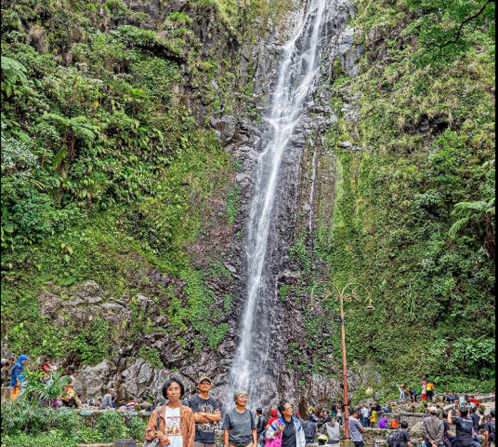Wisata Air terjun Dolo yang sering dikunjungi banyak wisatawan untuk mulai dari menikmati keindahan alam, berfoto, trekking ringan, hingga relaksasi di alam terbuka (Gmap/Bert Lanting)