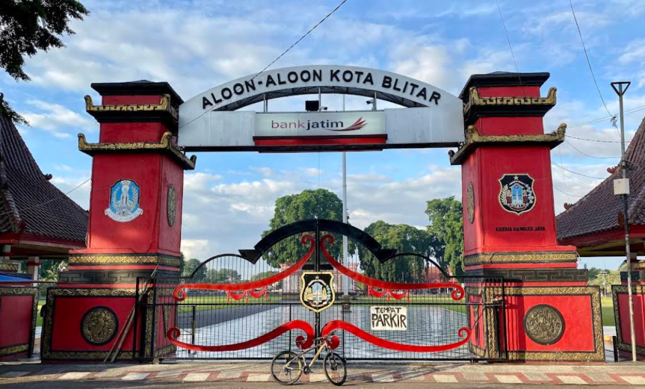 Alun-Alun Kota Blitar, Ruang Publik Ikonik yang Selalu Hidup di Jantung Kota