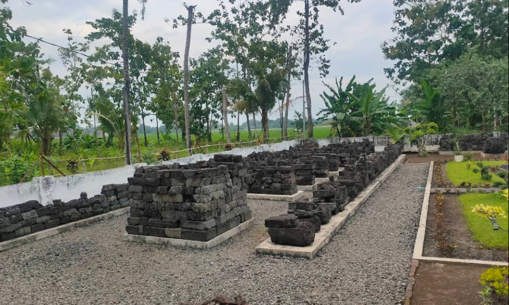 Wisata Candi Simping yang sering dikunjungi banyak orang untuk mulai dari wisata edukasi sejarah, ziarah budaya, penelitian, hingga sekadar menikmati ketenangan(Gmap/Hendrikus Tjoe Kwok Hay)