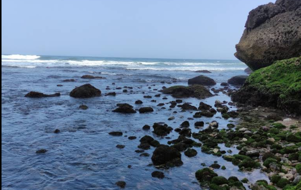 Wisata Pantai Bukit Indah yang sering dikunjungi banyak orang untuk mulai dari rekreasi keluarga, berburu foto alam, hingga wisata santai dan healing (Gmap/Tricahyo Kusuma)