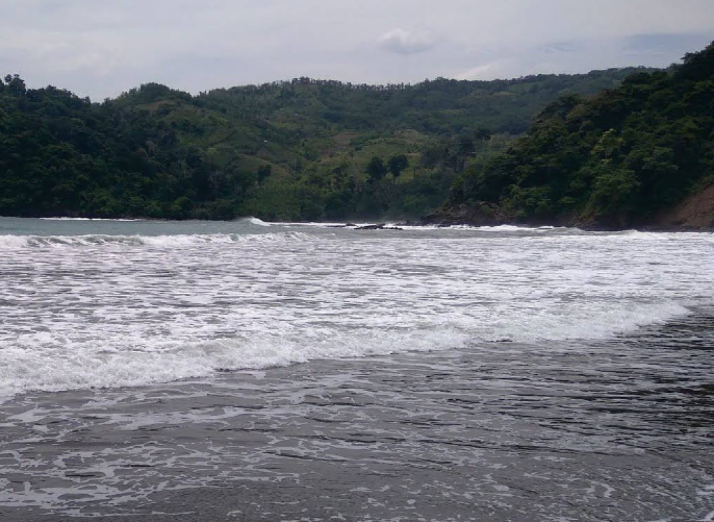 Wisata Pantai Gurah Bahari yang sering dikunjungi banyak orang untuk mulai dari rekreasi keluarga, menikmati keindahan alam, berburu foto pantai, hingga bersantai di tepi pantai (Gmap/Iga Yuswantoro)