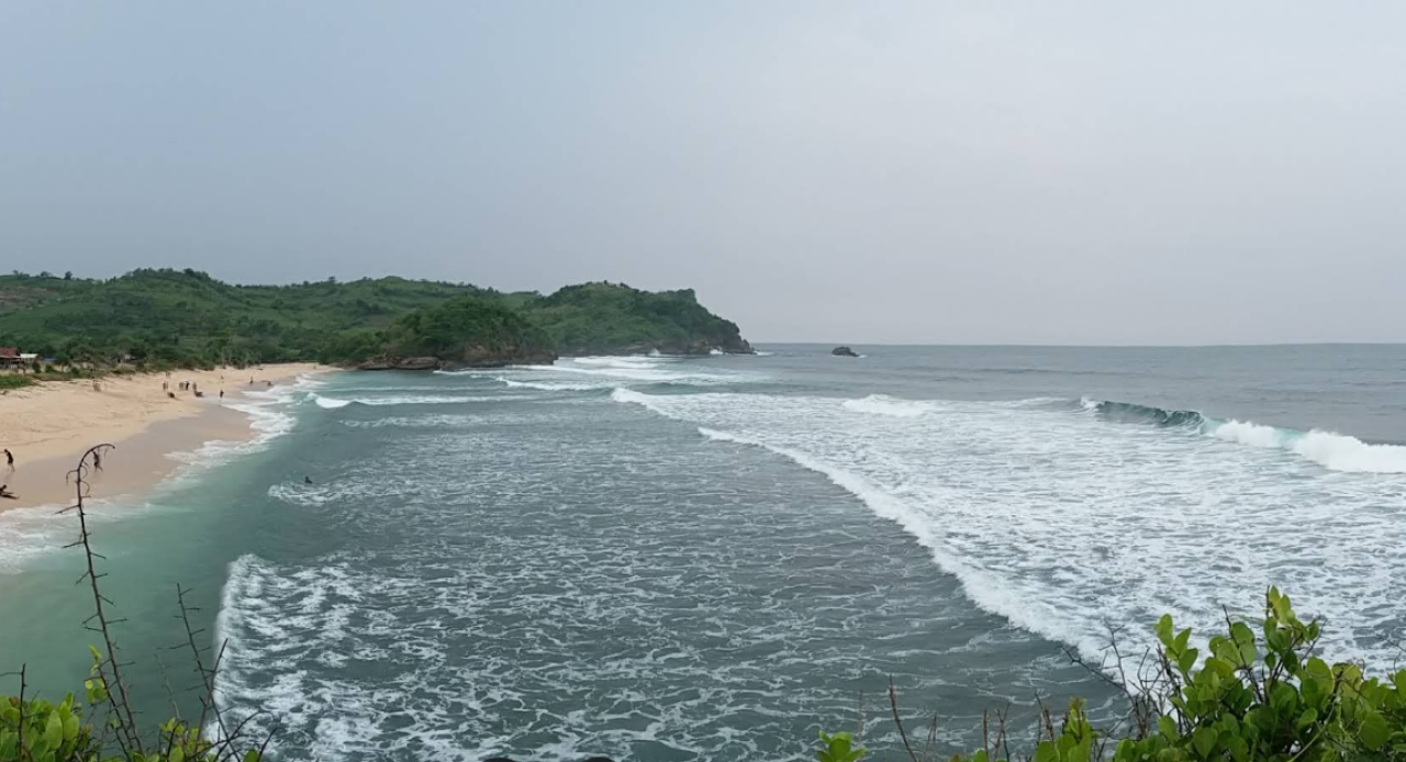 Pantai Pasir Putih Pasetran Gondo Mayit, Keindahan Pantai Alami di Pesisir Selatan Blitar