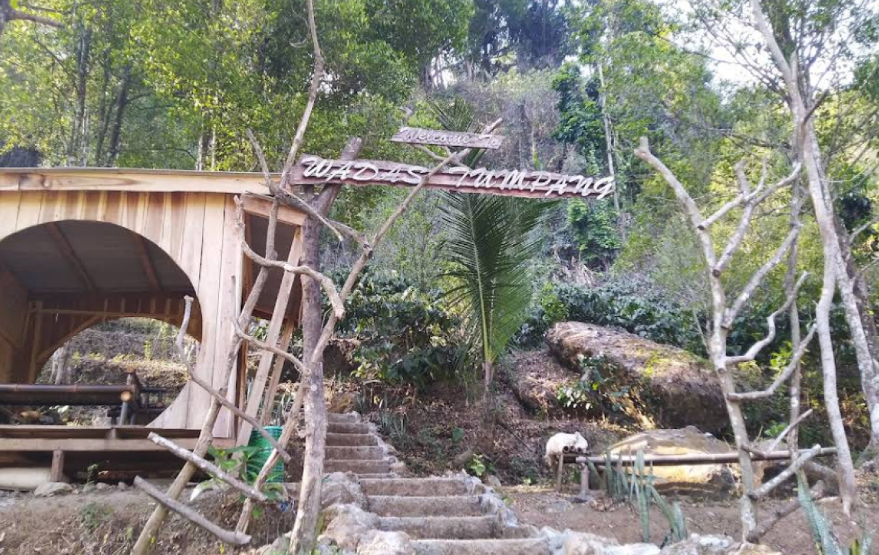 Wadas Tumpang, Pesona Tebing Berundak yang Memukau di Banjarnegara