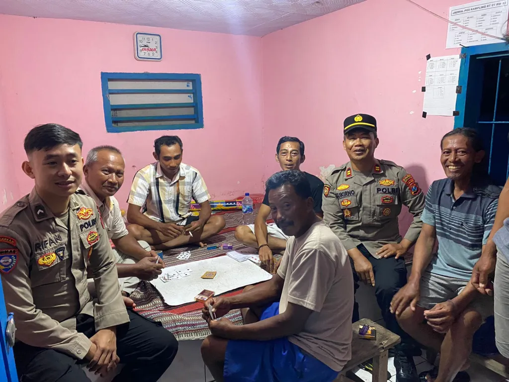 Polsek Tempursari Intensifkan Patroli Malam, Sambangi Pos Kamling Desa Tempurejo