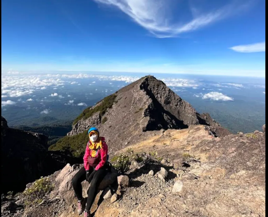 Gunung Raung, Pesona Wisata Alam dan Tantangan Ekstrem di Bondowoso