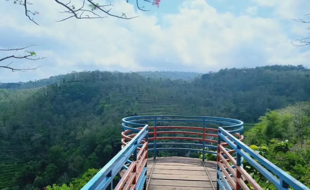 Panorama Arak-Arak, Pesona Negeri di Atas Awan dari Bondowoso