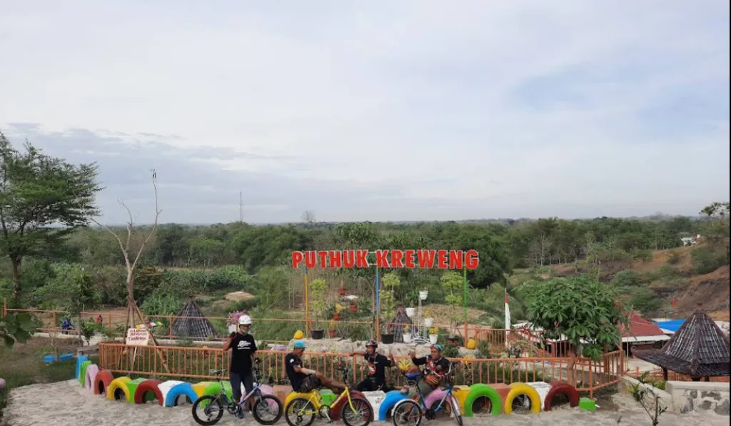 Puthuk Kreweng, Wisata Bukit Alam dengan Panorama Menawan di Bojonegoro