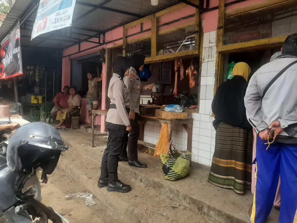 Sat Binmas Polres Lumajang Tingkatkan Kewaspadaan Pedagang Pasar Baru
