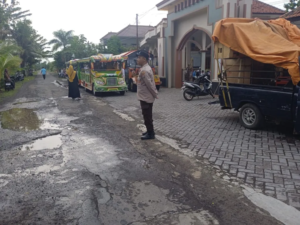 Polsek Rowokangkung Kawal Meriah Pawai Ta’aruf TPA Masjid Mujahidin, Ribuan Warga Tumpah Ruah