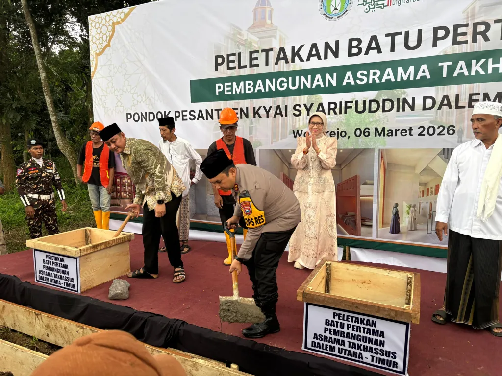 Kapolres Lumajang Hadiri Peletakan Batu Pertama Asrama Takhassus Ponpes Syarifuddin