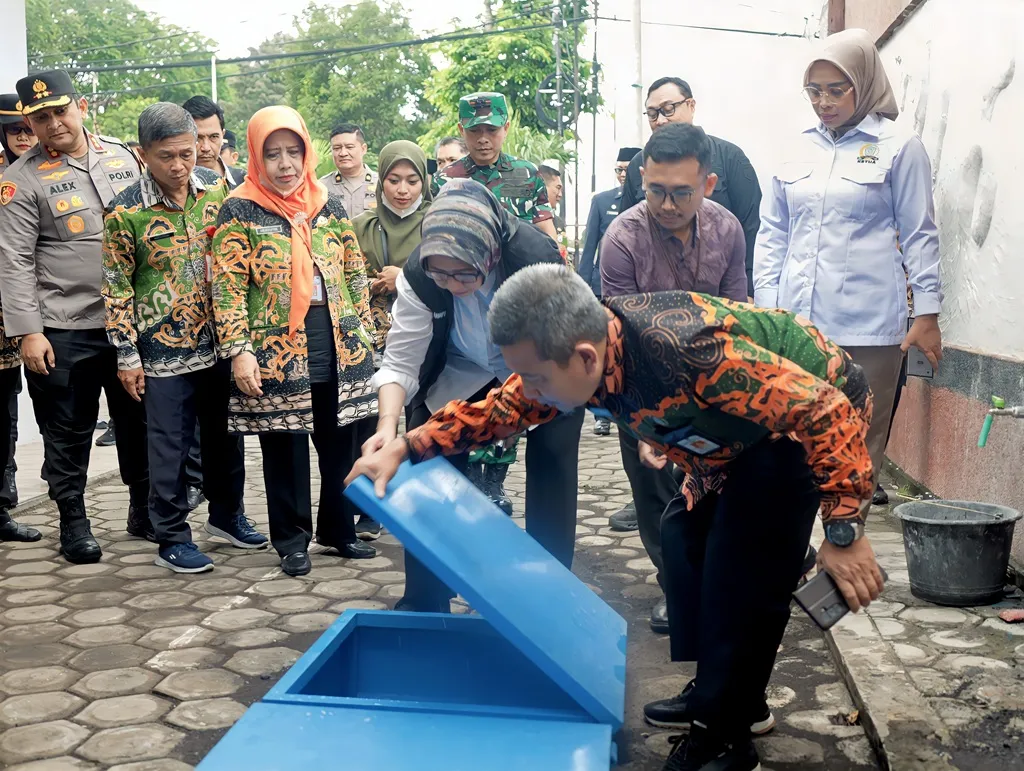 Bupati Lumajang Sidak Dapur MBG, SOP dan Pengelolaan Limbah Jadi Sorotan