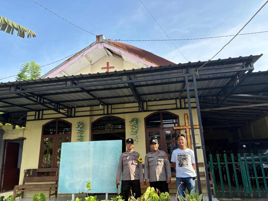 Pengamanan Ketat Warnai Ibadah Paskah di Senduro, Aparat Gabungan Siaga di GPDI Sola Gracia