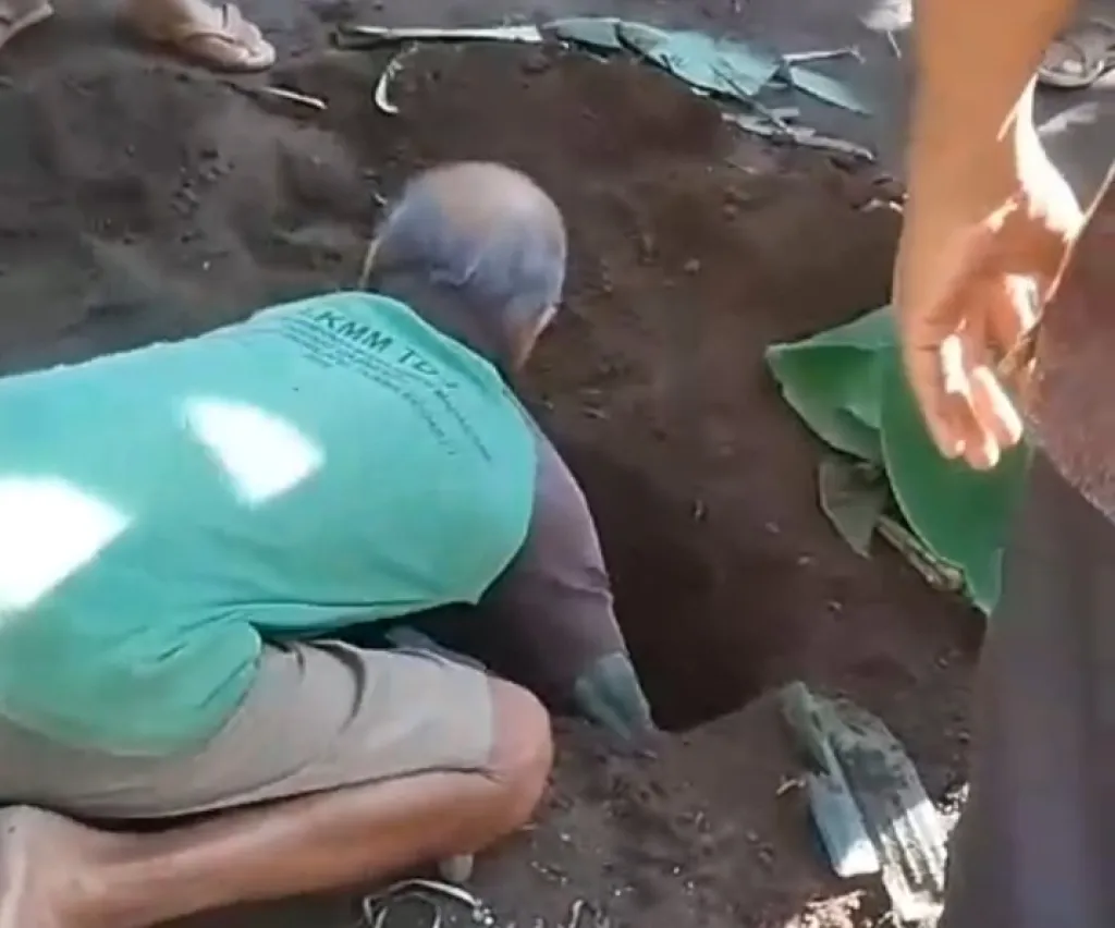 Geger! Gundukan Tanah di Sukodono Ternyata Kubur Bayi, Warga Syok