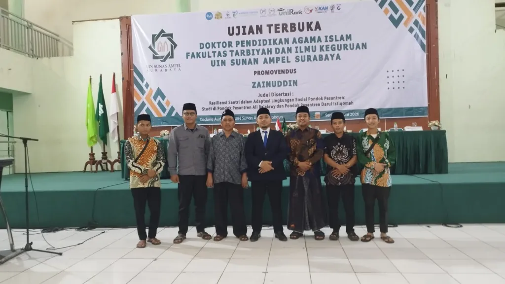 Guru MTs Miftahul Ulum 2 Bakid Lumajang Raih Gelar Doktor dengan Predikat Cum Laude di UIN Sunan Ampel
