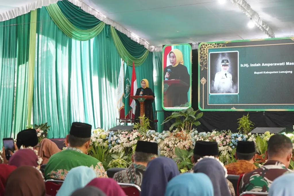 Kelulusan Bukan Garis Akhir: Bupati Lumajang Tegaskan Pentingnya Ilmu dan Akhlak