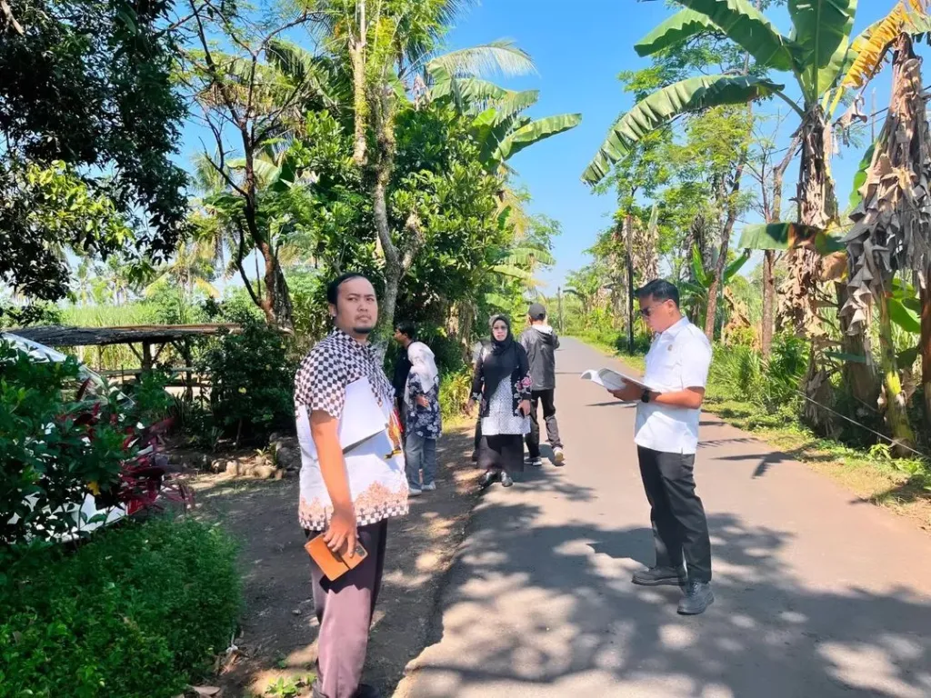 Komisi B DPRD Lumajang Tinjau Progres Perbaikan Jalan di Klakah dan Kedungjajang