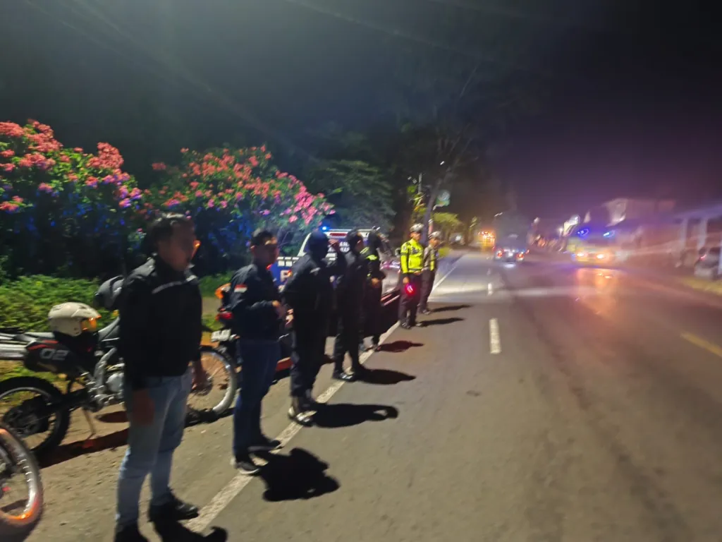 Patroli Hingga Fajar, Polisi Lumajang Kunci Jalur Rawan Klakah–Kedungjajang
