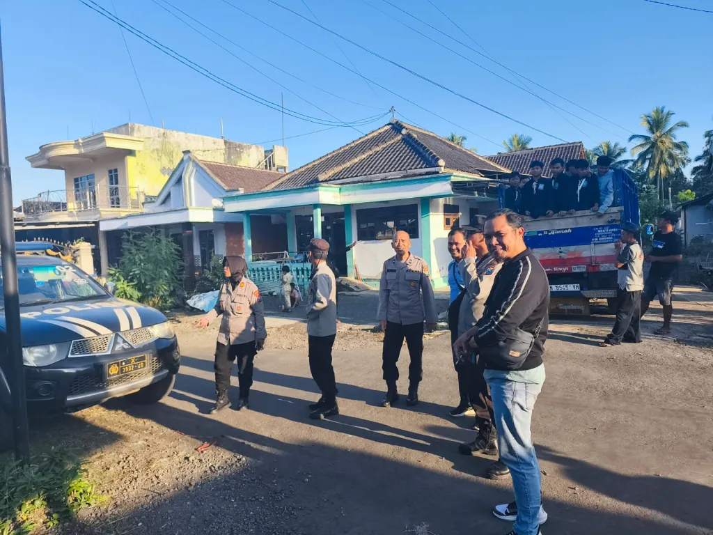 Kawal Ketat 35 Calon Warga PSHT, Polsek Pasrujambe Pastikan Perjalanan Aman ke Padepokan Lumajang
