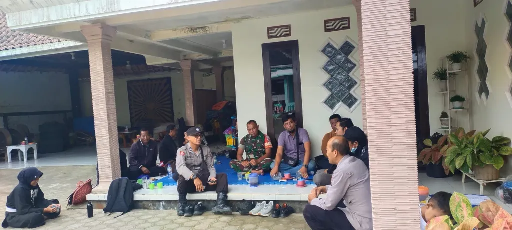 Sinergi Polisi dan PSHT, Polsek Pasrujambe Pastikan Kegiatan Berjalan Tertib