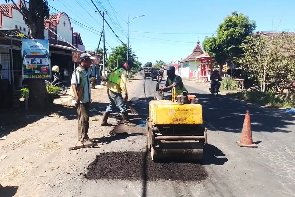 Pemkab Lumajang Tangani 42 Titik Jalan Selama Juni 2026, Perkuat Konektivitas dan Respons Aspirasi Warga