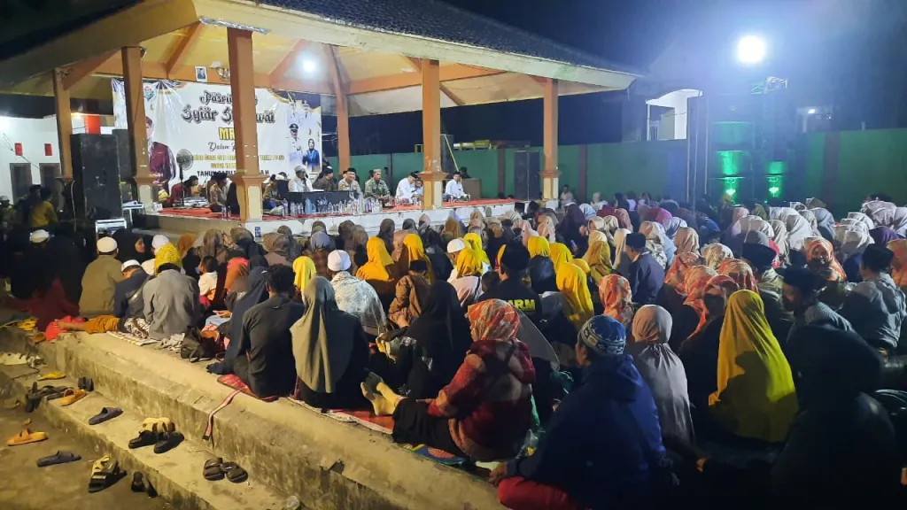 500 Jamaah Padati Sholawatan 1 Muharram di Pasrujambe, Polisi-TNI Bersinergi Jaga Keamanan Selamatan Desa