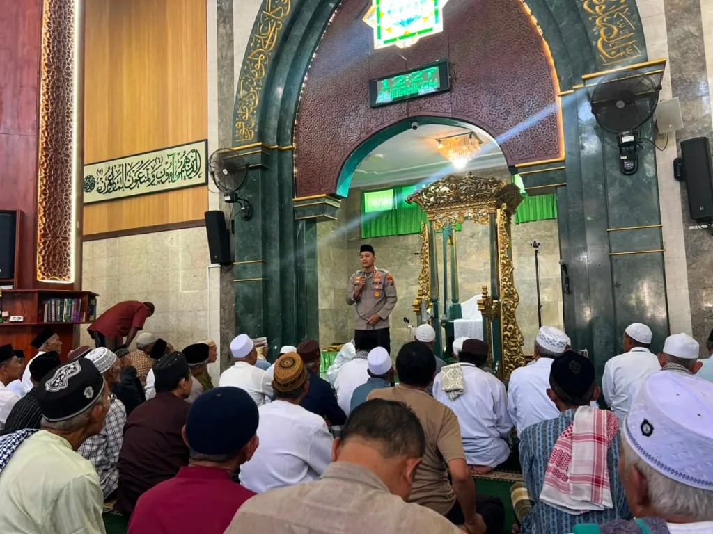 Perkenalkan Diri Lewat Safari Jumat, Kapolres Lumajang Ajak Warga Perkuat Sinergi Jaga Kamtibmas