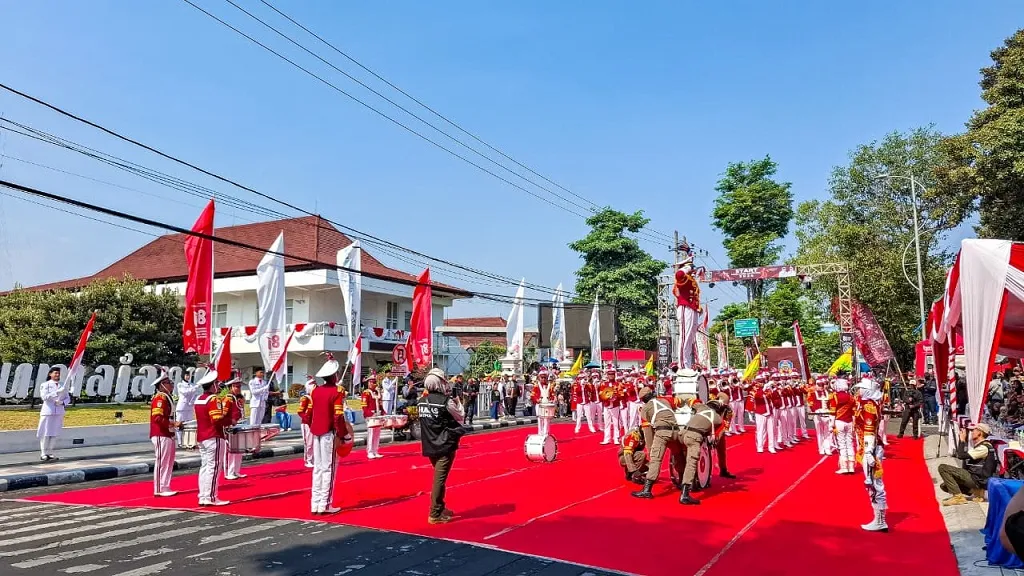 Saat Pelayanan Publik Berparade