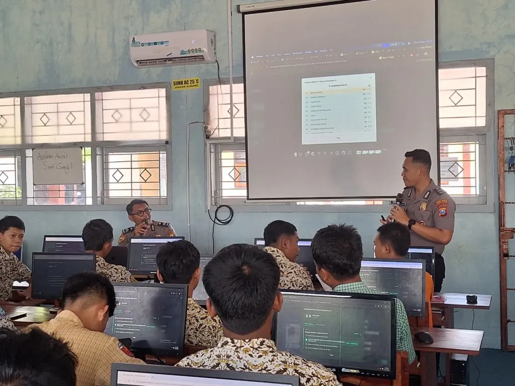 Satbinmas Polres Lumajang Bekali Pelajar dengan Literasi AI, Waspadai Hoaks hingga Penyalahgunaan Data