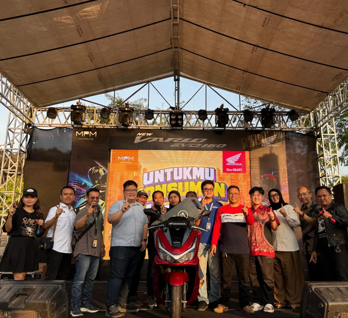 Meriah di Alun-Alun Lumajang, MPM Honda Jatim Kenalkan Vario 160 dan Undi Hadiah UKH