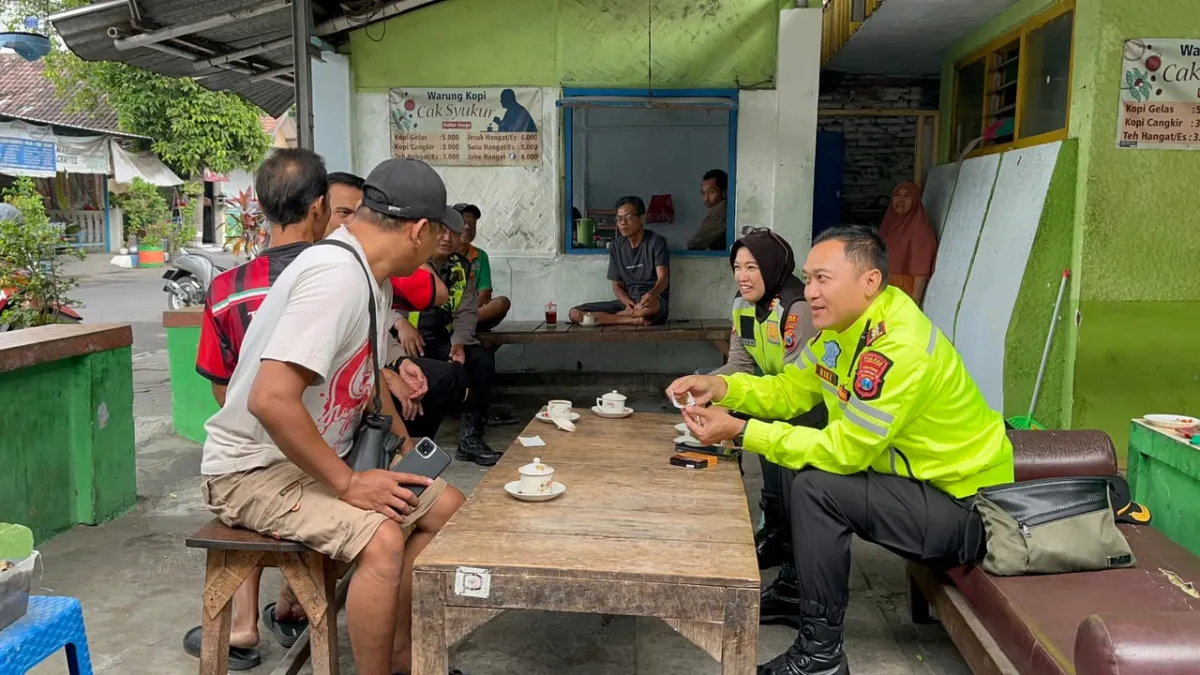 Kapolres Lumajang Sambangi Warkop, Warga Bebas Sampaikan Keluhan dan Kritik