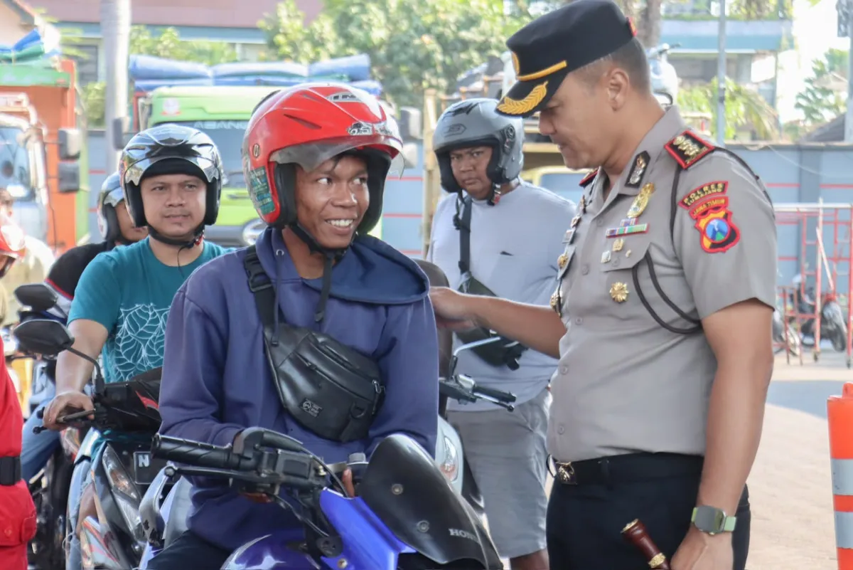 Kapolres Lumajang Turun Langsung Pantau SPBU, Pastikan Keamanan dan Pelayanan Tetap Kondusif