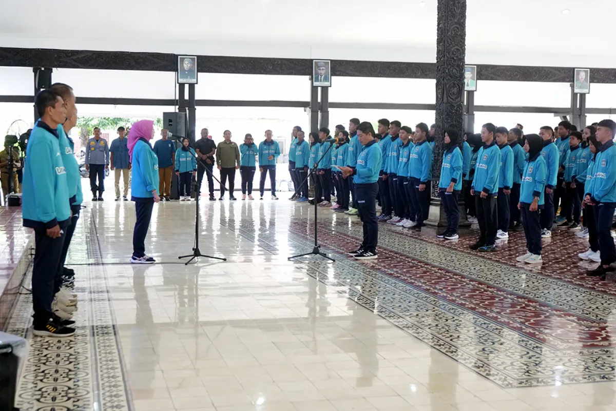 Lepas Atlet POPDA dan PEPARPEDA 2026, Bunda Indah Tantang Lumajang Raih 10 Medali Emas