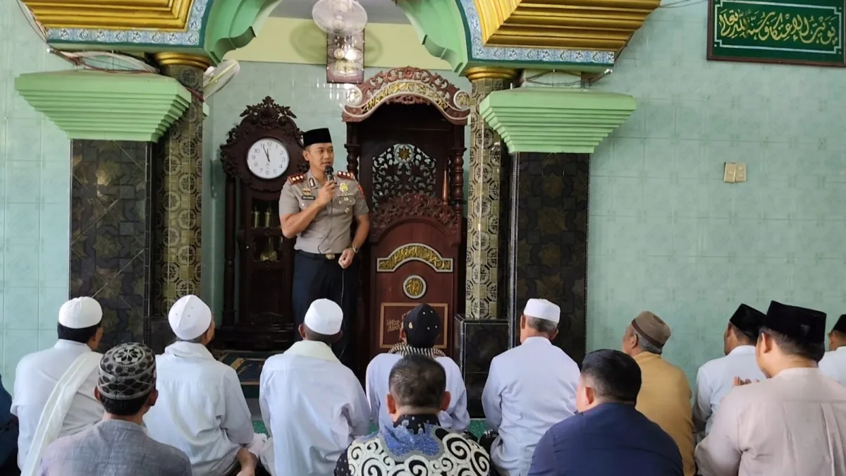 Jumat Keliling di Sukodono, Kapolres Lumajang Ajak Warga Perkuat Sinergi Jaga Kamtibmas
