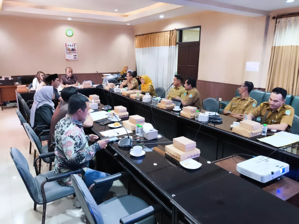 Komisi C DPRD rapat bersama mitra Badan Pajak dan Retribusi Daerah Kabupaten Lumajang