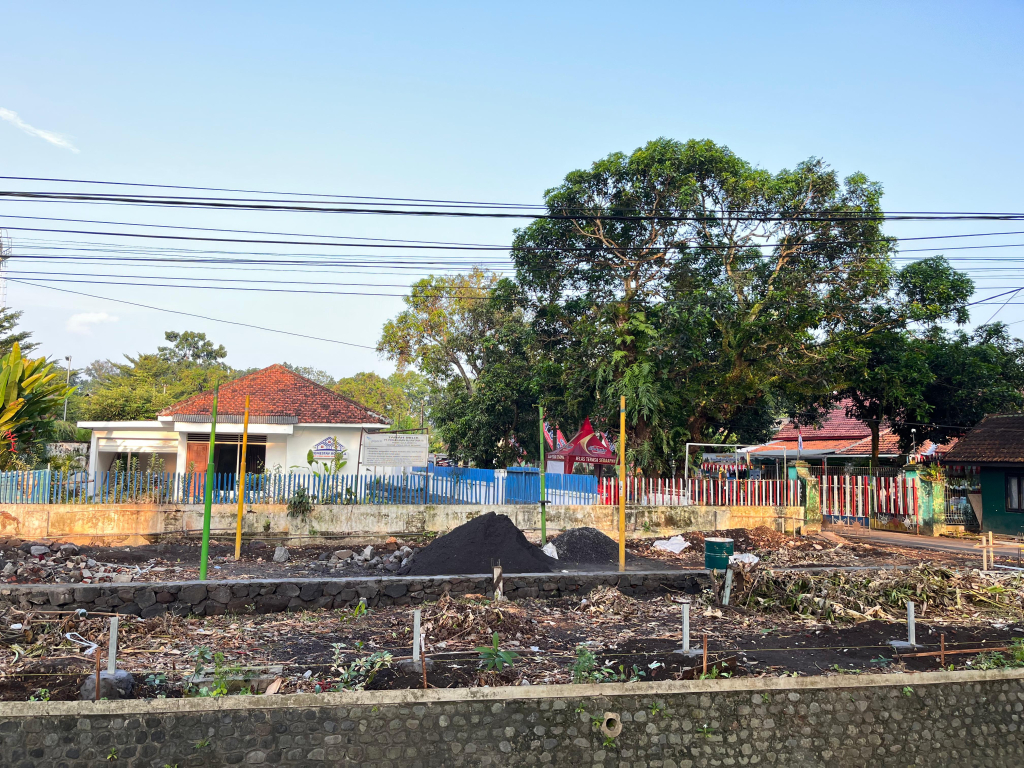 Calon Bangunan MBG yang dulu bekas lahar parkir Caffe Magnolia
