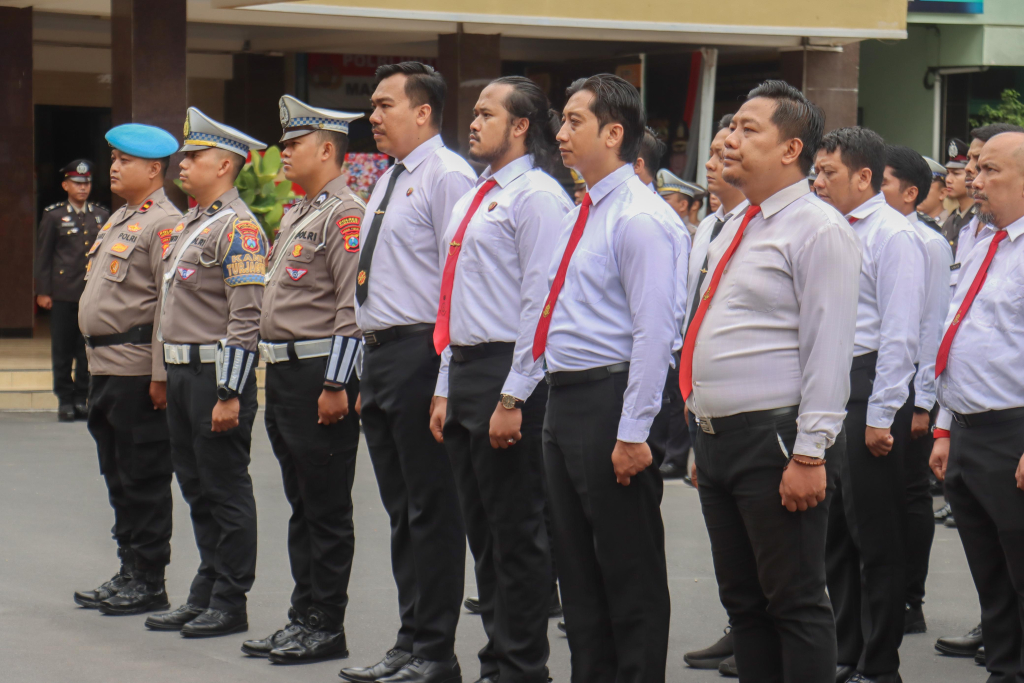 Kapolres Lumajang Apresiasi Personel Satreskrim dan Warga Berprestasi