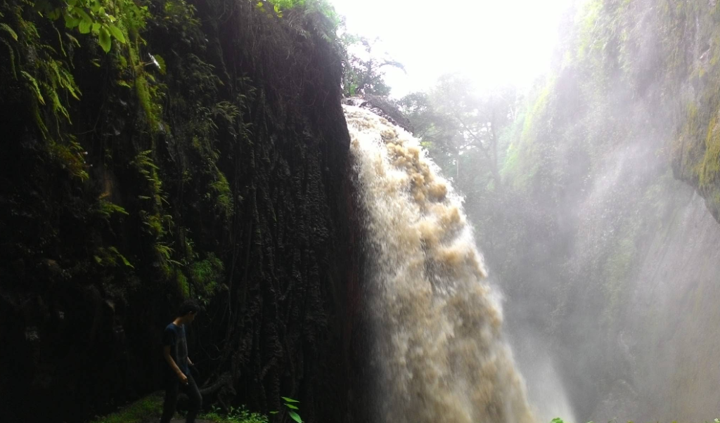 Wisata Air Terjun Blawan yang sering dikunjungi banyak orang untuk menikmati keindahan alam, wisata keluarga, berburu fotografi alam, hingga edukasi lingkungan(Gmap/Golobok go)