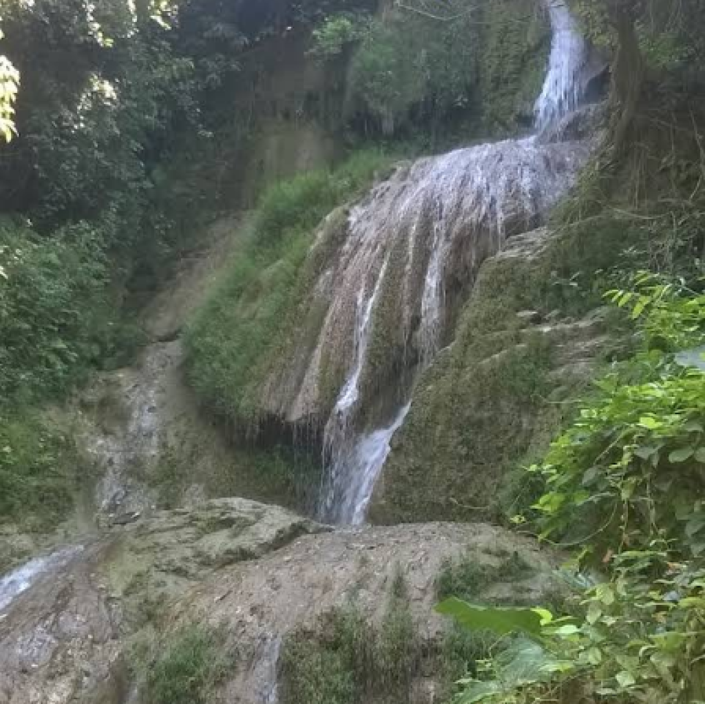 Wisata Air terjun Kedungpeti yang sering dikunjungi banyak wisatawan untuk wisata alam, relaksasi, fotografi, trekking ringan, serta menikmati suasana pedesaan(Gmap/Titis Brata)