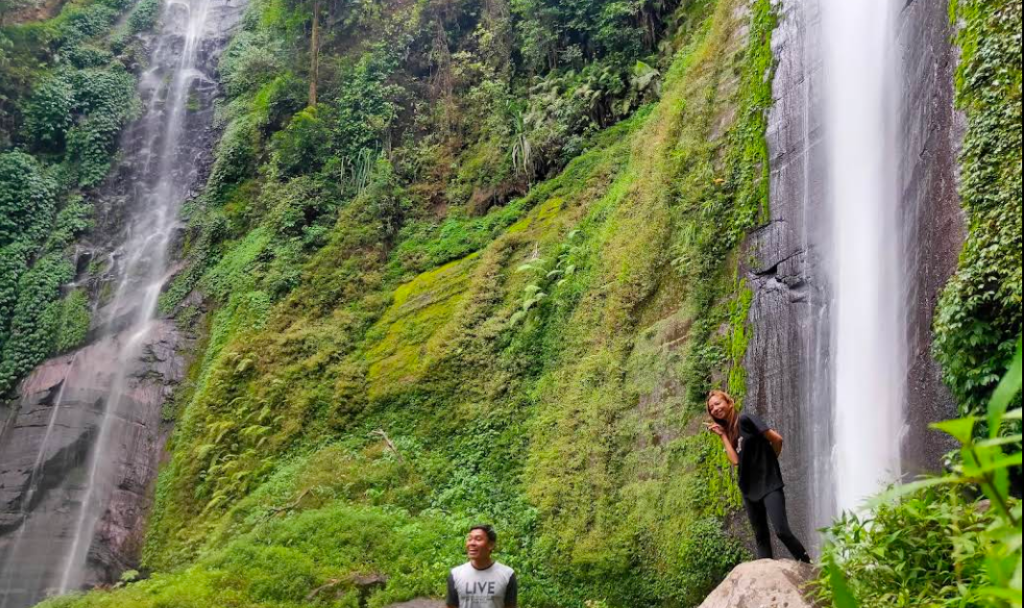 Wisata Air terjun Tancak Kembar yang sering dikunjungi banyak orang untuk menikmati keindahan alam, berburu foto alam, relaksasi di suasana hutan, serta wisata petualangan ringan (Gmap/fier Ahmad)