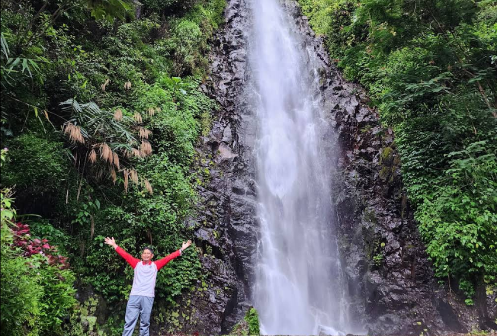 Wisata Air terjun Tirtasari yang sering dikunjungi banyak wisatawan untuk menikmati wisata alam, melepas penat, berburu foto alam, hingga melakukan wisata ringan bersama keluarga (Gmap/Dyah Muharini)