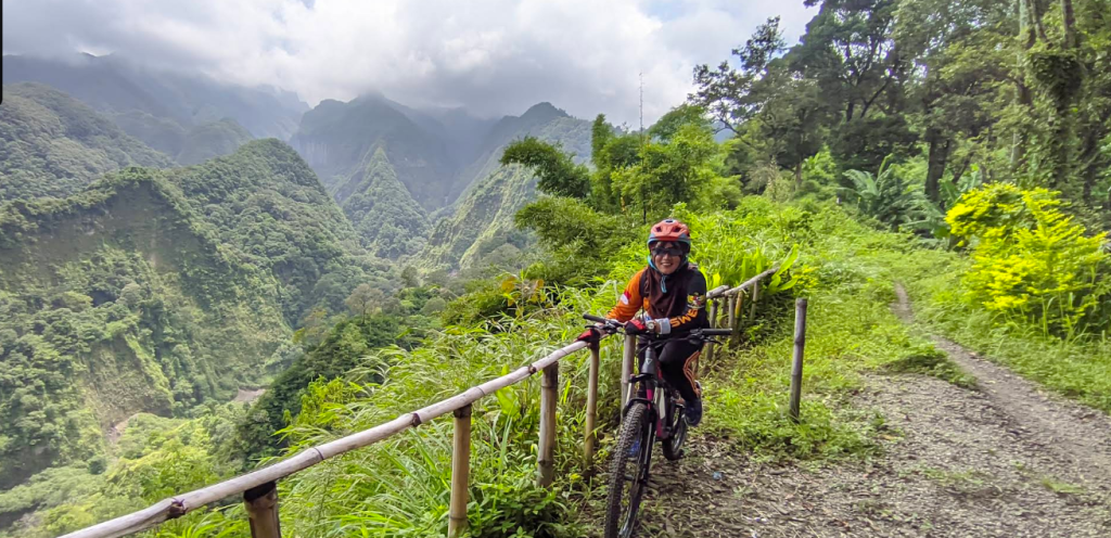 Wisata Bukit Ongakan Kediri yang sering dikunjungi banyak wisatawan untuk menikmati keindahan alam, berburu foto lanskap, melepas penat (Gmap/Arif Usman)