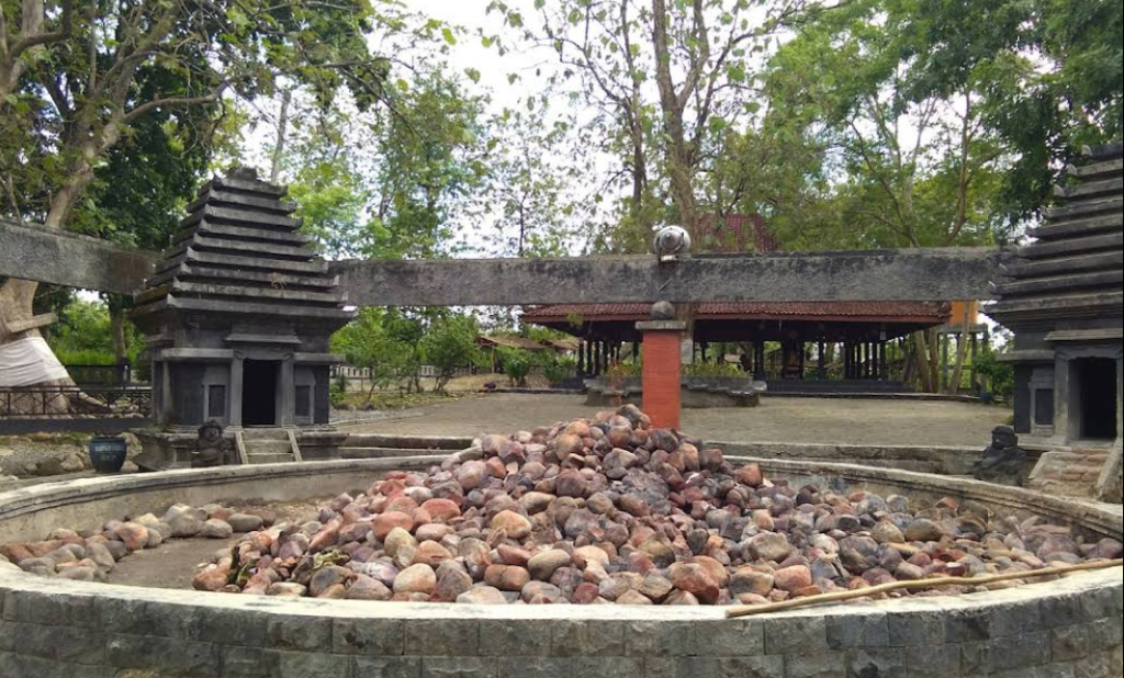 Wisata Kayangan Api yang sering dikunjungi banyak wisatawan untuk wisata edukasi dan sejarah, menyaksikan fenomena alam langka, melakukan kegiatan fotografi (Gmap/OKTAVIA OKTAVIA)