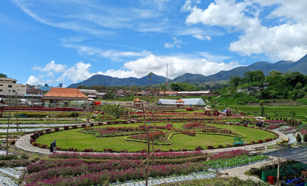 Wisata Kebun Refugia Magetan yang sering dikunjungi banyak wisatawan untuk wisata edukasi pertanian, rekreasi keluarga, menikmati keindahan bunga, hingga berburu foto (Gmap/Dedy Suprayogi)