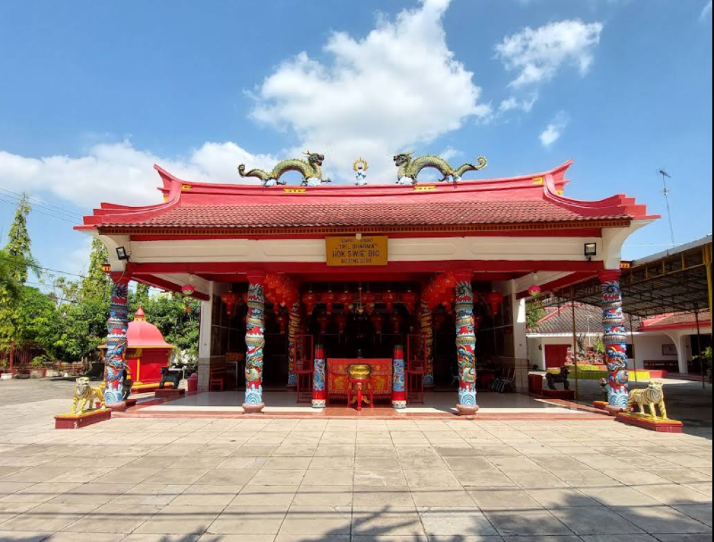 Wisata Kelenteng Hok Swie Bio yang sering dikunjungi banyak wisatawan untuk berwisata religi, mengenal budaya Tionghoa, berfoto arsitektur kelenteng (Gmap/supianto supianto)