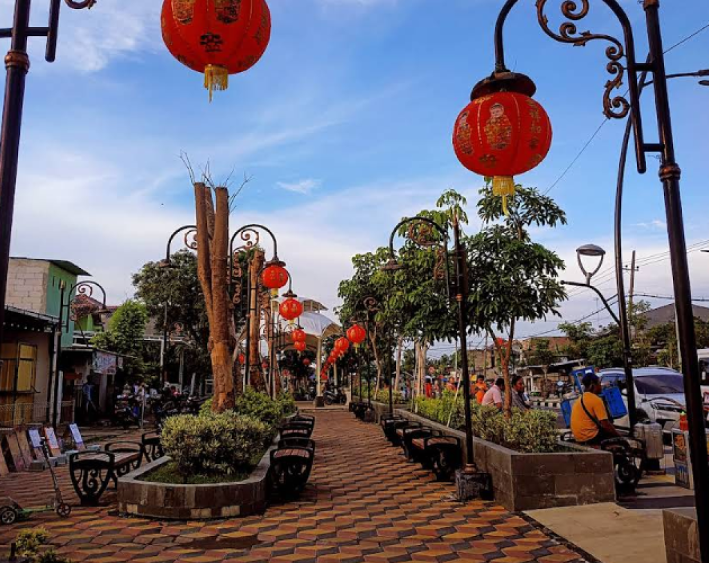 Wisata MALIOGORO yang sering dikunjungi banyak wisatawan untuk berbelanja, bersantai, menikmati kuliner, atau sekadar menghabiskan waktu bersama keluarga (Gmap/Miftachul Munir)