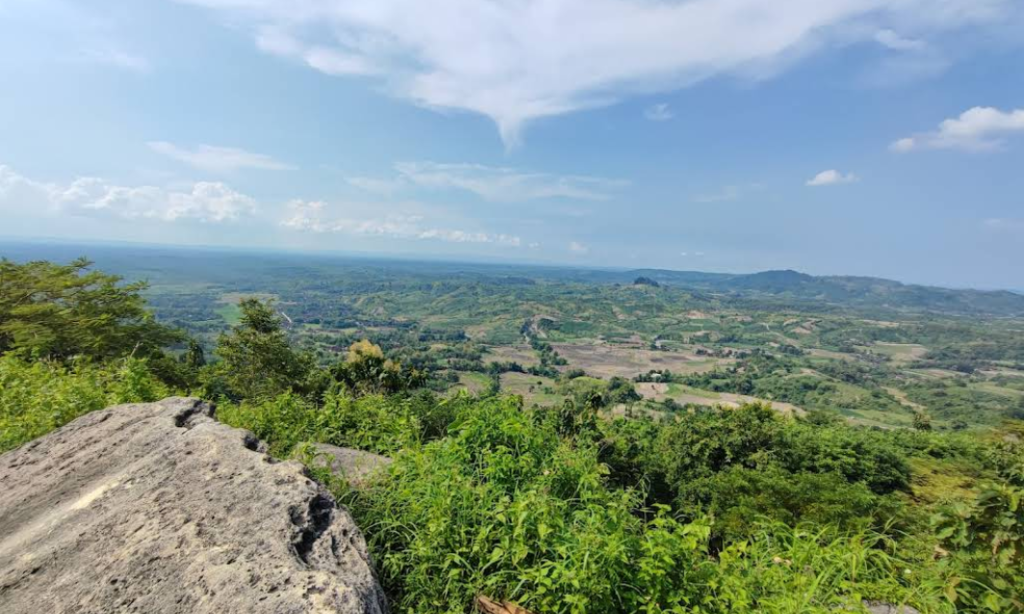 Wisata Negeri Atas Angin yang sering dikunjungi banyak wisatawan untuk menikmati keindahan alam, melepas penat dari rutinitas, berwisata keluarga, hingga berburu foto (Gmap/Bintang Kejora)