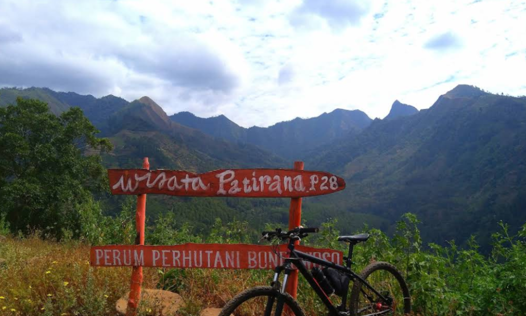Wisata Puncak Pesona P28 Patirana yang sering dikunjungi banyak wisatawan untuk menikmati wisata alam, berburu foto lanskap, bersantai bersama keluarga atau teman, (Gmap/irfan prayoga)